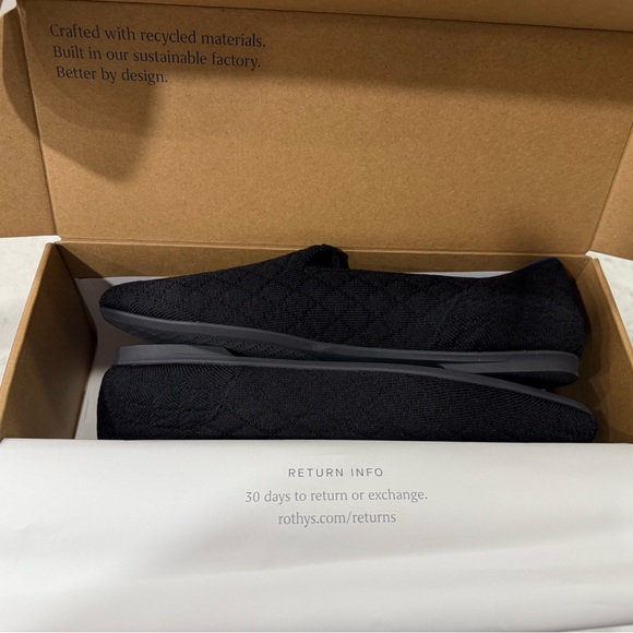 Rothy’s

The Almond Loafer in Quilted Black - Picture 4 of 8